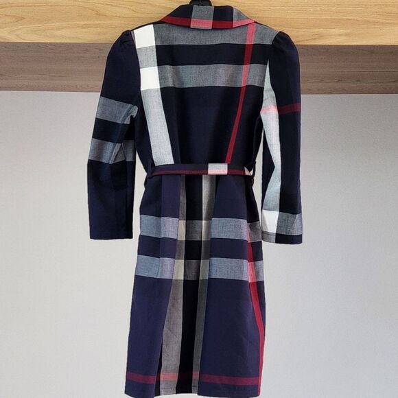 Sophisticated Blue and Red Cape with Classic Silhouette - Picture 6 of 11